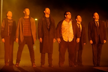 La fine del mondo - (L to R): Paddy Considine 'Steven' (secondo, da sinistra), Simon Pegg 'Gary King' e Nick Frost 'Andy Knight' in una foto di scena - La fine del mondo