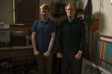 Questione di tempo - (L to R): Domhnall Gleeson 'Tim' e Bill Nighy 'Padre' in una foto di scena - Questione di tempo