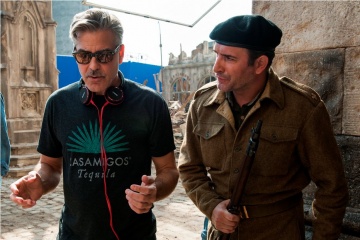 Monuments Men - (L to R): il regista e attore George Clooney 'Frank Stokes' con Jean Dujardin 'Jean Claude Clermont' sul set - Monuments Men