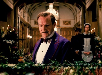 Grand Budapest Hotel - Ralph Fiennes 'M. Gustave' in una foto di scena - Grand Budapest Hotel