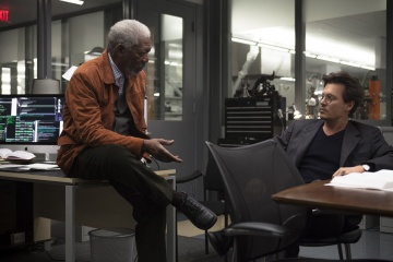 Transcendence - (L to R): Morgan Freeman 'Joseph Tagger' e Johnny Depp 'Will Caster' in una foto di scena - Transcendence