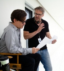 Transcendence - (L to R): Johnny Depp 'Will Caster' col regista Wally Pfister sul set - Transcendence