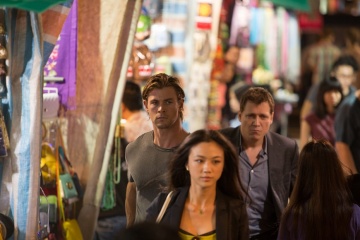 Blackhat - (L to R): Chris Hemsworth 'Nicholas Hathaway', Wei Tang 'Lien Chen' e Holt McCallany 'Mark Jessup' in una foto di scena - Blackhat