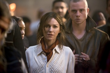 The Divergent Series: Insurgent - Naomi Watts 'Evelyn Eaton' con Jonny Weston 'Edgar' in una foto di scena - The Divergent Series: Insurgent