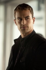 The Divergent Series: Insurgent - Theo James 'Tobias (Quattro) Eaton' in una foto di scena - The Divergent Series: Insurgent