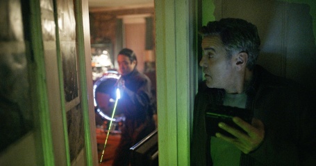 Tomorrowland-Il mondo di domani - George Clooney 'Frank Walker' (a destra) in una foto di scena - Tomorrowland - Il mondo di domani