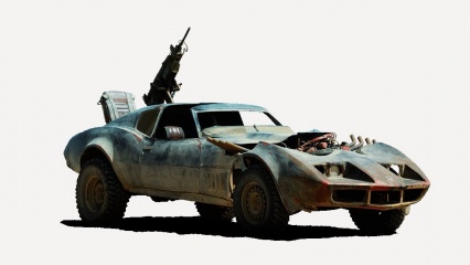 Mad Max: Fury Road - BUGGY #9 - La Perentti (con due T, come in Corvette, capito?) è stata un classico errore australiano - una
sport car modellata su una muscle car americana, con una monoscocca in vetroresina e commercializzata per una
crisi di mezza età. Qua, nell'apocalisse, dove il genere umano sta attraversando un collasso ben peggiore, la
Perentti sembra quasi nel posto giusto, ma le serve comunque un grosso fucile per guadagnare legittimità e
credibilità sulla strada. - Mad Max: Fury Road