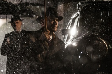 Il ponte delle spie - Tom Hanks 'James Donovan' (al centro) in una foto di scena - Il ponte delle spie