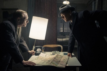 Il ponte delle spie - Tom Hanks 'James Donovan' (a destra) in una foto di scena - Il ponte delle spie