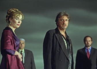 Wilde Salomé - Al Pacino 'Se stesso/Re Erode' con Roxanne Hart 'Erodiade' in una foto di scena - Wilde Salomé