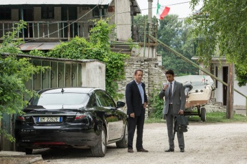 Inferno - (L to R): Tom Hanks 'Robert Langdon' e Irrfan Khan 'Harry Sims (The Provost)' in una foto di scena - Inferno