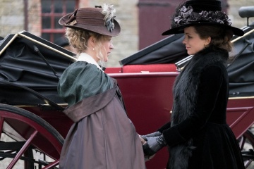Amore e inganni - (L to R): Chloë Sevigny 'Alicia Johnson' e Kate Beckinsale 'Lady Susan Vernon' in una foto di scena - Amore e inganni