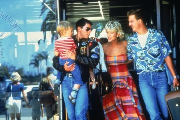 Top Gun - (L to R): Tom Cruise 'Maverick', Meg Ryan 'Carole' e Anthony Edwards 'Goose' in una foto di scena - Top Gun