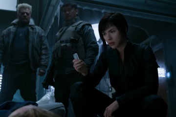 Ghost in the Shell - (L to r): Pilou Asbæk 'Batou', Chin Han 'Togusa' e Scarlett Johansson 'Maggiore' in una foto di scena - Ghost in the Shell
