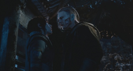 Ghost in the Shell - Scarlett Johansson 'Maggiore' con Michael Pitt 'Kuze' in una foto di scena - Ghost in the Shell