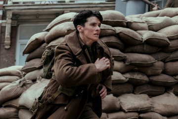Dunkirk - Fionn Whitehead 'Tommy' in una foto di scena - Photo Credit: Melinda Sue Gordon.
Copyright: © 2017 WARNER BROS. ENTERTAINMENT INC. ALL RIGHTS RESERVED. - Dunkirk