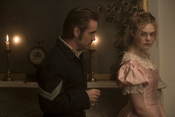 L'inganno - Colin Farrell 'John McBurney' con Elle Fanning 'Alicia' in una foto di scena - L'inganno