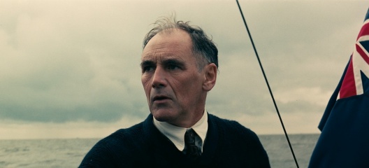 Dunkirk - Mark Rylance 'Mr. Dawson' in una foto di scena - Photo Credit: Courtesy of Warner Bros. Pictures.
Copyright: © 2017 WARNER BROS. ENTERTAINMENT INC. ALL RIGHTS RESERVED. - Dunkirk