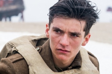 Dunkirk - Fionn Whitehead 'Tommy' in una foto di scena - Photo Credit: Melinda Sue Gordon.
Copyright: © 2017 WARNER BROS. ENTERTAINMENT INC. ALL RIGHTS RESERVED. - Dunkirk