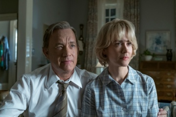 The Post - Tom Hanks 'Ben Bradlee' con Sarah Paulson 'Tony Bradlee' in una foto di scena - The Post