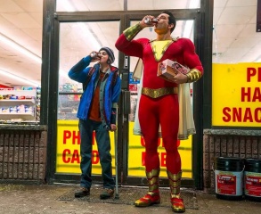 Shazam! - (L to R): Jack Dylan Grazer 'Freddy Freeman' e Zachary Levi 'Shazam' in una foto di scena - Shazam!