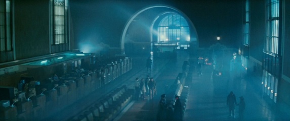 Blade Runner: The Final Cut - La 'Stazione di Polizia di Los Angeles' in una foto di scena - Blade Runner: The Final Cut