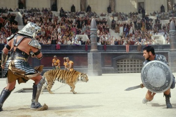Il gladiatore - (L to R): Sven-Ole Thorsen 'Tigre' e Russell Crowe 'Massimo Decimo Meridio' in una foto di scena - Il gladiatore