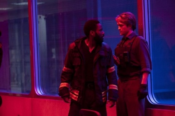 Tenet - (L to R): John David Washington 'Il Protagonista' e Robert Pattinson 'Neil' in una foto di scena - Tenet
