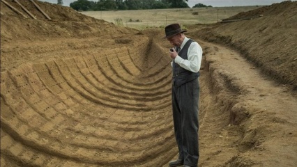 La nave sepolta - Ralph Fiennes 'Basil Brown' in una foto di scena - La nave sepolta