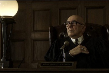 Il processo ai Chicago 7 - Frank Langella 'Julius Hoffman' in una foto di scena - Il processo ai Chicago 7