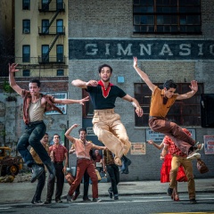 West Side Story - David Alvarez 'Bernardo' (al centro) in una foto di scena - West Side Story