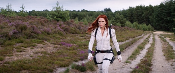 Black Widow - Scarlett Johansson 'Vedova Nera' in una foto di scena - Black Widow