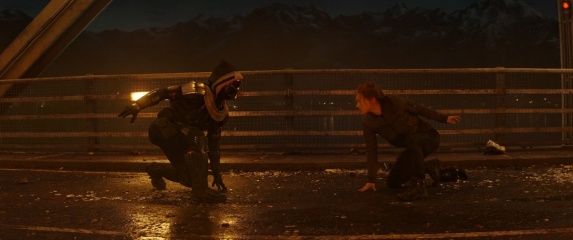 Black Widow - 'Taskmaster' con Scarlett Johansson 'Natasha Romanoff' in una foto di scena - Black Widow
