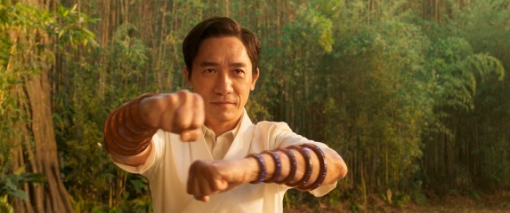 Shang-Chi e la Leggenda dei Dieci Anelli - Tony Leung 'Wenwu' in una foto di scena - Shang-Chi e la Leggenda dei Dieci Anelli