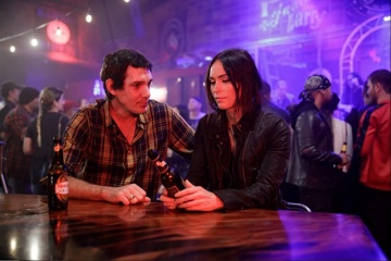 Midnight in the Switchgrass - Lukas Haas 'Peter' con Megan Fox 'Rebecca Lombardi' in una foto di scena - Midnight in the Switchgrass