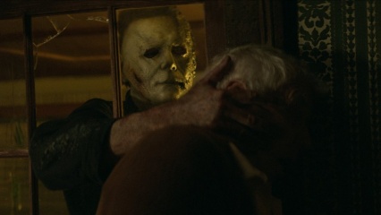 Halloween Kills - (L to R): James Jude Courtney 'Michael Myers' e Lenny Clarke 'Phil' in una foto di scena - Halloween Kills