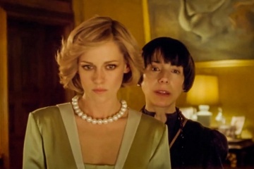 Spencer - (L to R): Kristen Stewart 'Principessa Diana Spencer' e Sally Hawkins 'Maggie' in una foto di scena - Spencer