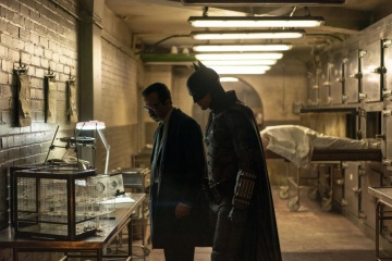 The Batman - (L to R): Jeffrey Wright 'James Gordon' e Robert Pattinson 'Batman' in una foto di scena - The Batman