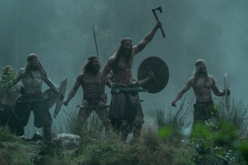 The Northman - Alexander Skarsgård 'Amleto' (al centro) in una foto di scena - The Northman