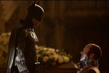 The Batman - (L to R): Robert Pattinson 'Batman' e Peter Sarsgaard 'Gil Colson' in una foto di scena - The Batman