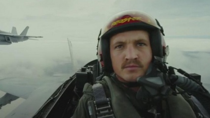 Top Gun: Maverick - Miles Teller 'Bradley (Rooster) Bradshaw' in una foto di scena - Top Gun: Maverick