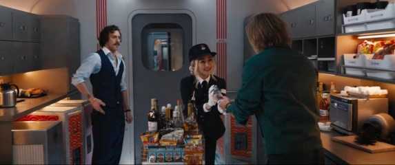 Bullet Train - (L to R): Aaron Taylor-Johnson 'Tangerine', Karen Fukuhara 'Membro del treno' e Brad Pitt 'Ladybug' in una foto di scena - Bullet Train