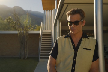 Don't Worry Darling - Chris Pine 'Frank' in una foto di scena - Photo Credit: Courtesy of Warner Bros. Pictures
© 2022 Warner Bros. Entertainment Inc. All Rights Reserved. - Don't Worry Darling
