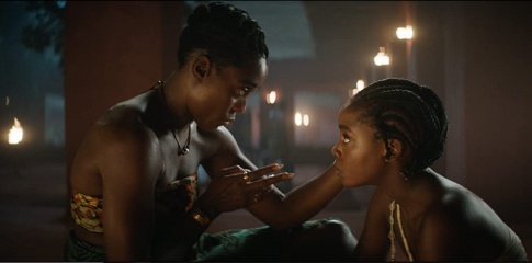 The Woman King - (L to R): Lashana Lynch e Thuso Mbedu 'Nawi' in una foto di scena
© 2022 CTMG, Inc. All Rights Reserved. ALL IMAGES ARE PROPERTY OF SONY PICTURES ENTERTAINMENT INC. FOR PROMOTIONAL USE ONLY. - The Woman King