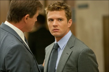 The Lincoln Lawyer - (L to R): Michael Paré 'Detective Kurlen' e Ryan Phillippe 'Louis Ross Roulet' in una foto di scena - Photo Credit: Saeed Adyani
© 2010 - Lionsgate, Inc. - The Lincoln Lawyer
