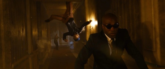 Matrix Resurrections - Yahya Abdul-Mateen II 'Morpheus' con Jessica Henwick 'Bugs' in una foto di scena - Matrix Resurrections