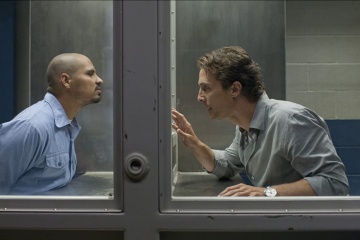 The Lincoln Lawyer - (L to R): Michael Peña 'Jesus Martinez' e Matthew McConaughey 'Mickey Haller' in una foto di scena - Photo Credit: Saeed Adyani
© 2010 Lakeshore Entertainment Group LLC and Lionsgate Films Inc. All Rights Reserved. - The Lincoln Lawyer