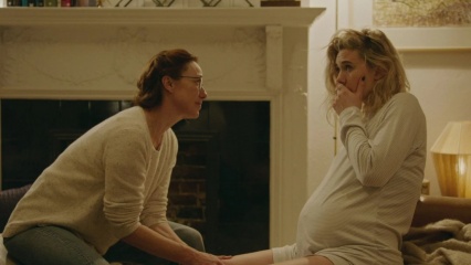 Pieces of a Woman - (L to R): Molly Parker 'Eva Woodward' e Vanessa Kirby 'Martha Weiss' in una foto di scena - Pieces of a Woman