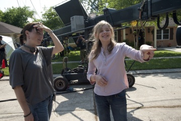 Le paludi della morte-Texas Killing Fields - (L to R): la regista Ami Canaan Mann con Chloe Grace Moretz 'la piccola Anne Sliger' sul set - La madre