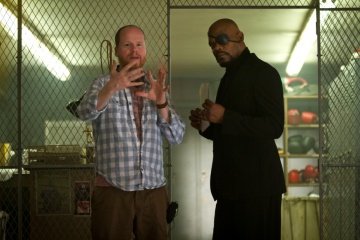 The Avengers - Il regista Joss Whedon con Samuel L. Jackson 'Nick Fury' sul set - Photo Credit: Zade Rosenthal.
Copyright: © 2011 MVLFFLLC. TM & © Marvel. All Rights Reserved. - Invasion
